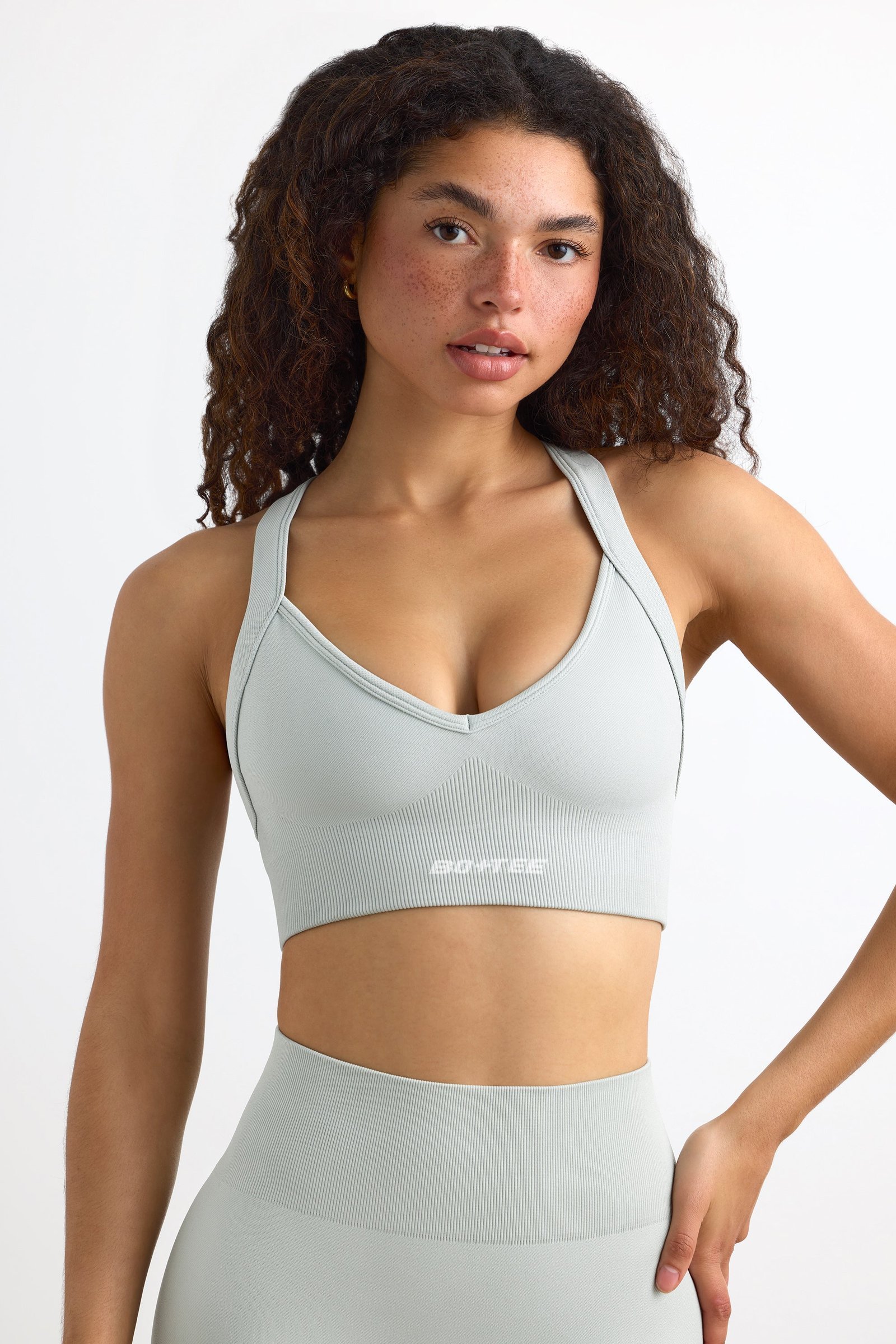 Super Sculpt Seamless Cross-Back Sports Bra in Fog - Image 6