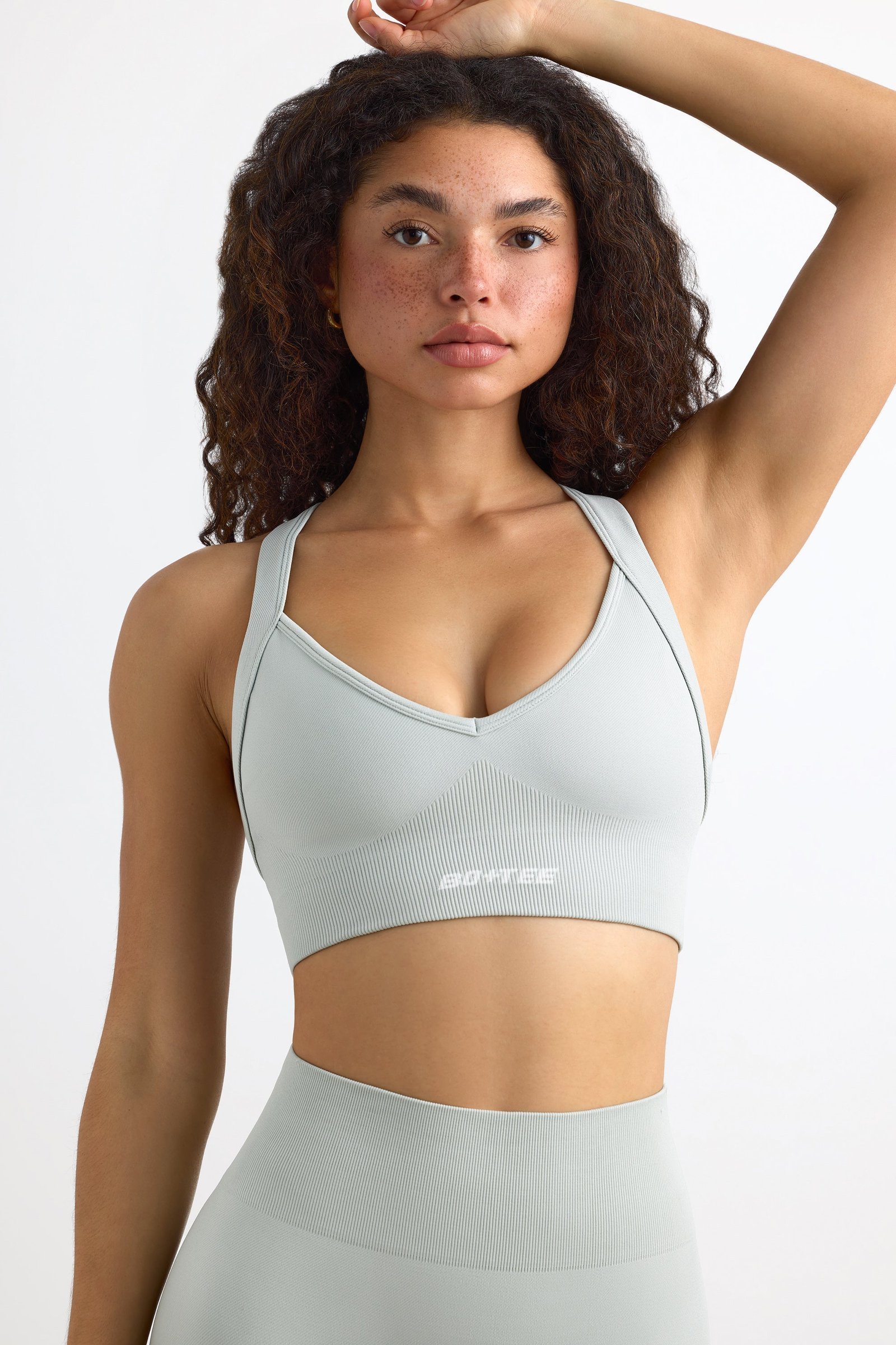 Super Sculpt Seamless Cross-Back Sports Bra in Fog - Image 5